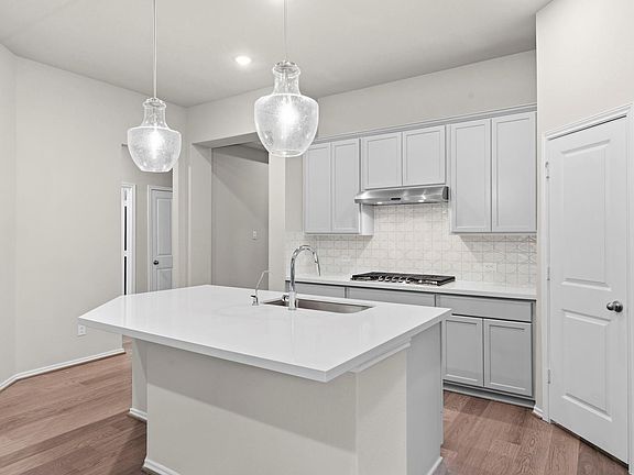 4th image of 114 Neches Nook Ct