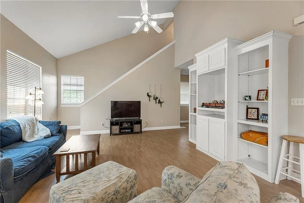 3 bed, 3.0 bath, 1600 sqft, $2,100 — Photo 4