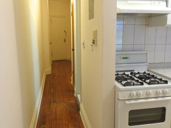 3rd image of 547 Bergen St APT 3B