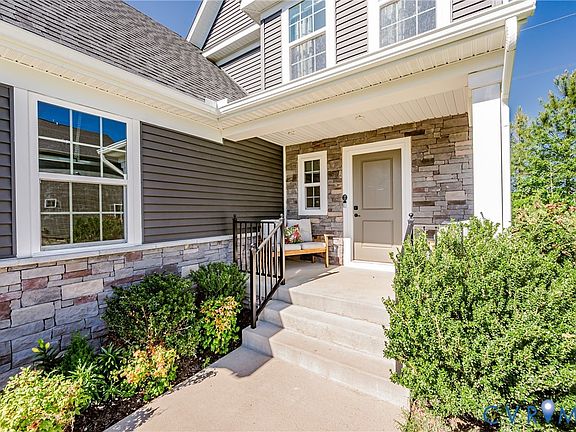 4th image of 3909 Seasons Ln