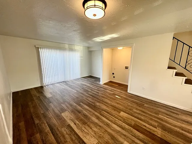 540 W Maple St #25 — Photo 3