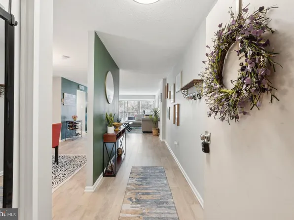 1300 Army Navy Dr APT 316, Arlington, VA 22202