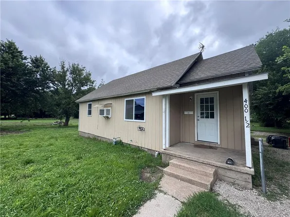 400 1/2 N Oak St, Garnett, KS 66032