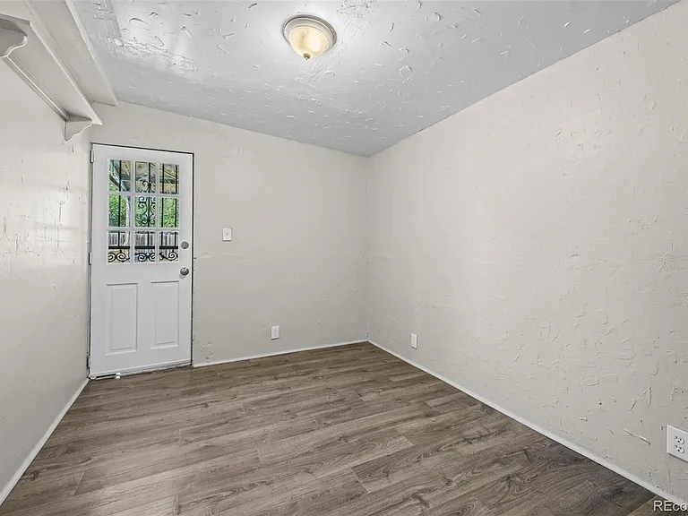 1545 Xanthia St — Photo 19
