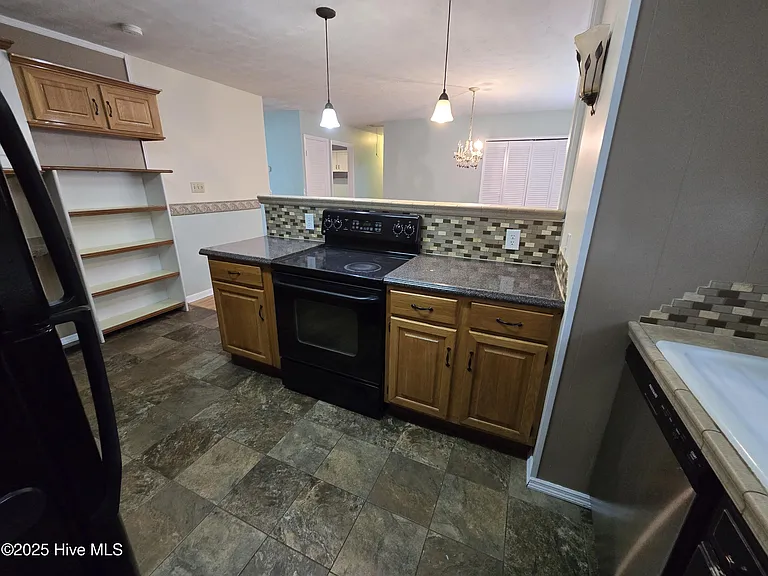 818 Williams St — Photo 10