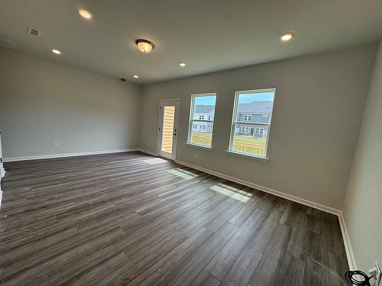 1502 Tamarisk Ln — Photo 7