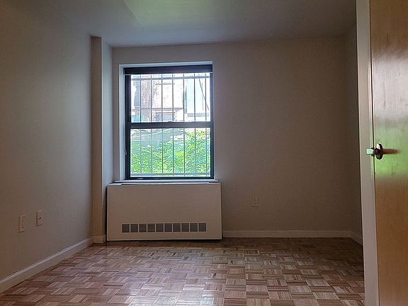 3rd image of 225 E 6th St APT 1L
