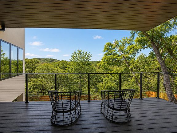 3rd image of 434 Brady Ln