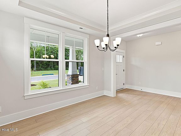 4th image of 1004 Fawn Valley Way