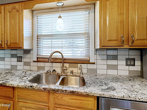5th image of 8606 Devonshire Dr