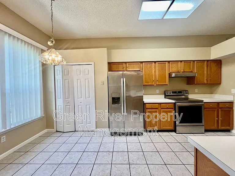 13140 Staffordshire Dr S — Photo 7