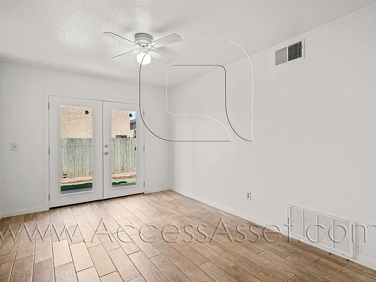 661 Parkview Dr — Photo 7