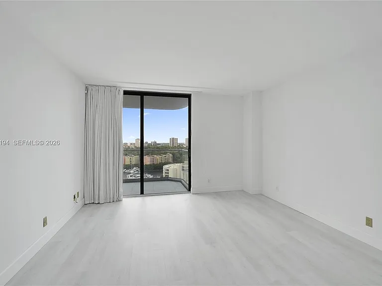 19707 Turnberry Way #16C — Photo 33