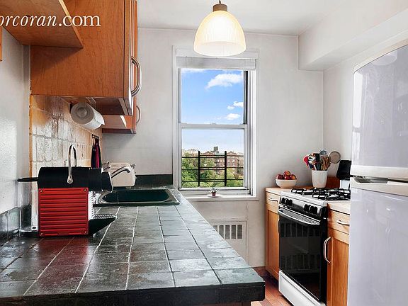 4th image of 100 Overlook Ter APT 77