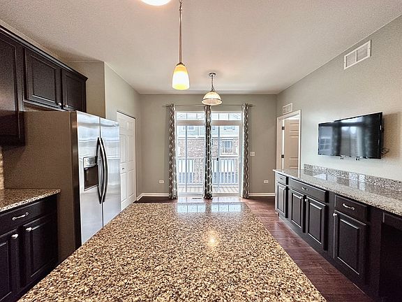 4th image of 2638 Dunraven Ave