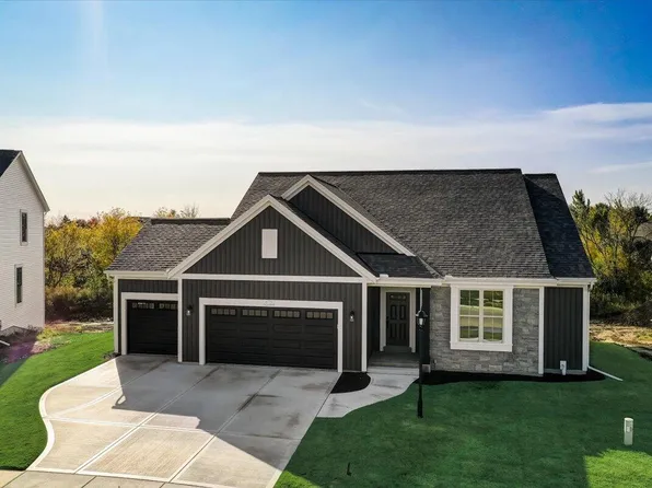N174W20564 Laurel Springs CIRCLE, Jackson, WI 53037