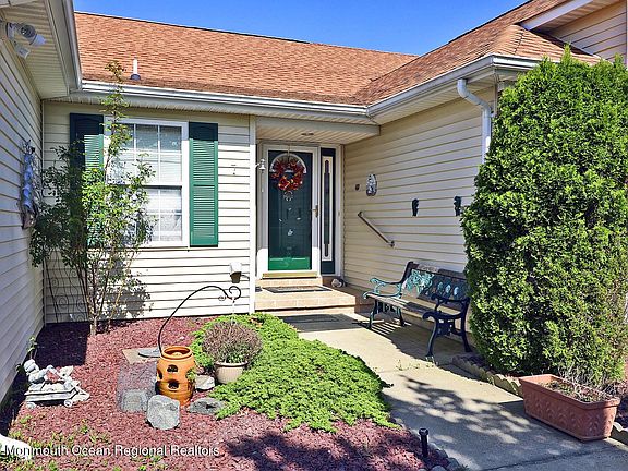 5th image of 7 Bolton Ct