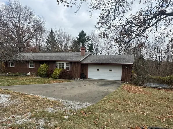 48900 La Jan Dr, Saint Clairsville, OH 43950
