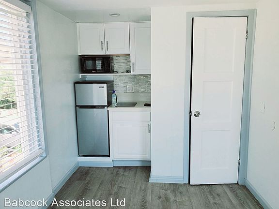 3rd image of 5465 E 2nd St APT 20