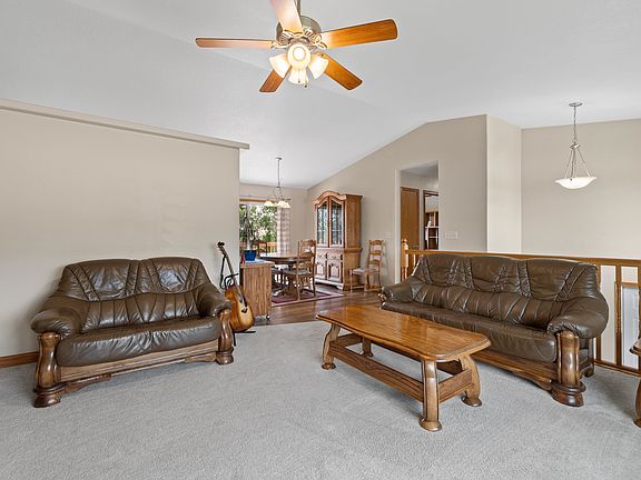 4th image of 9850 Kingsbury Ct