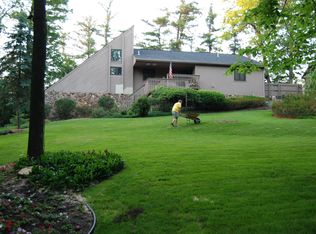 2932 Shannon Dr, Oakland, MI 48363