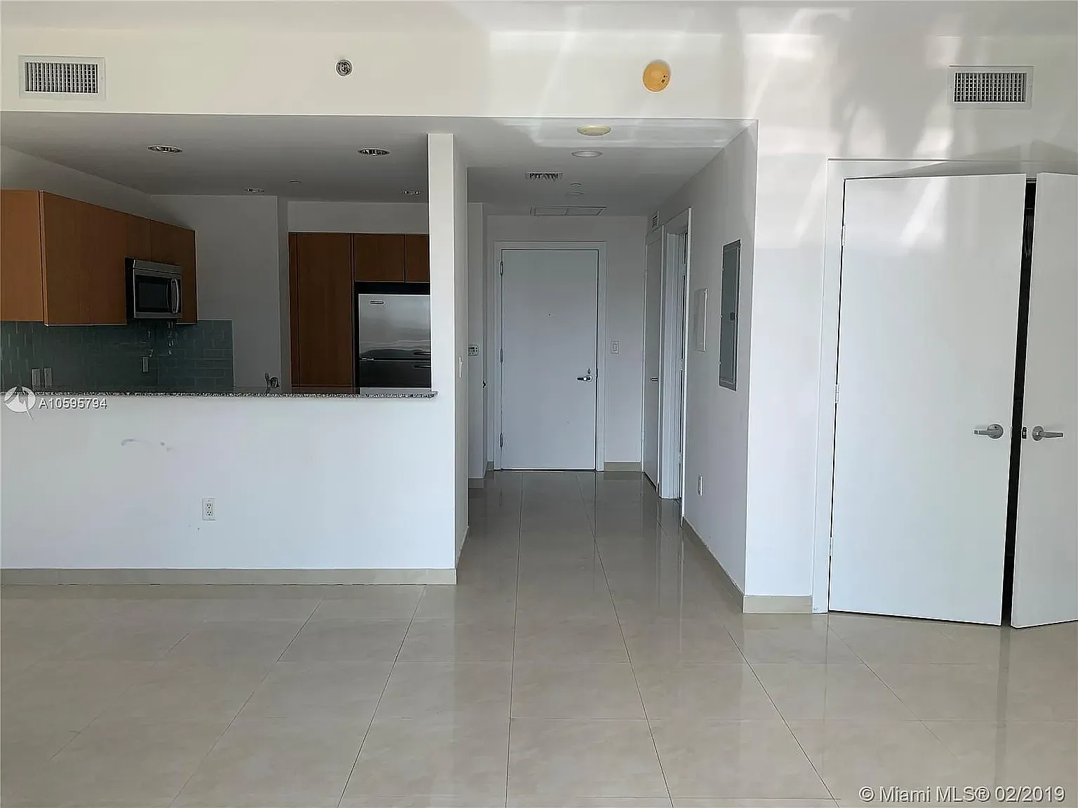 Studio, 650 sqft, $2,475 — Photo 4
