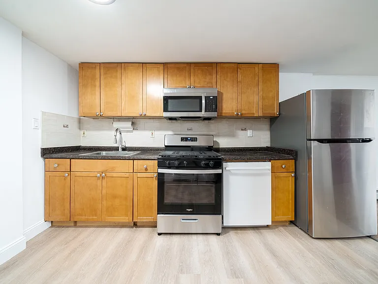199 Bay St #G — Photo 3