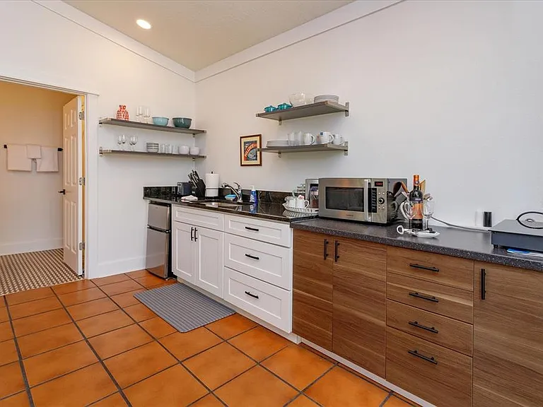 1802 Chamberlin St — Photo 4