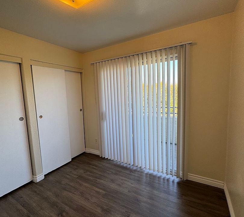 1st image of 4967 Auburn Dr APT 10