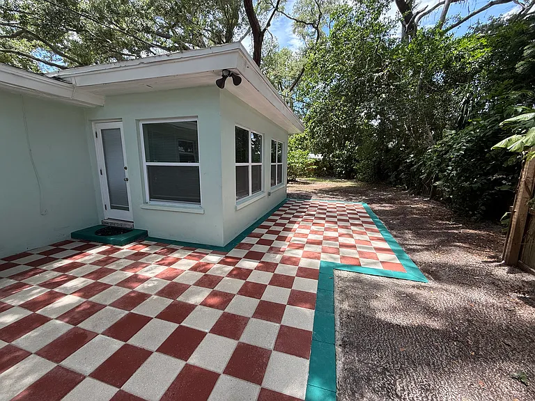 677 Oakwood Dr — Photo 33