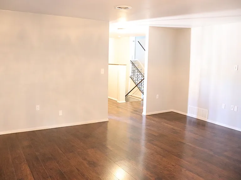 4365 Queens Way — Photo 4