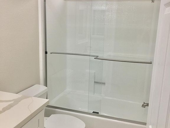 4th image of 476 E Cypress Ave APT B