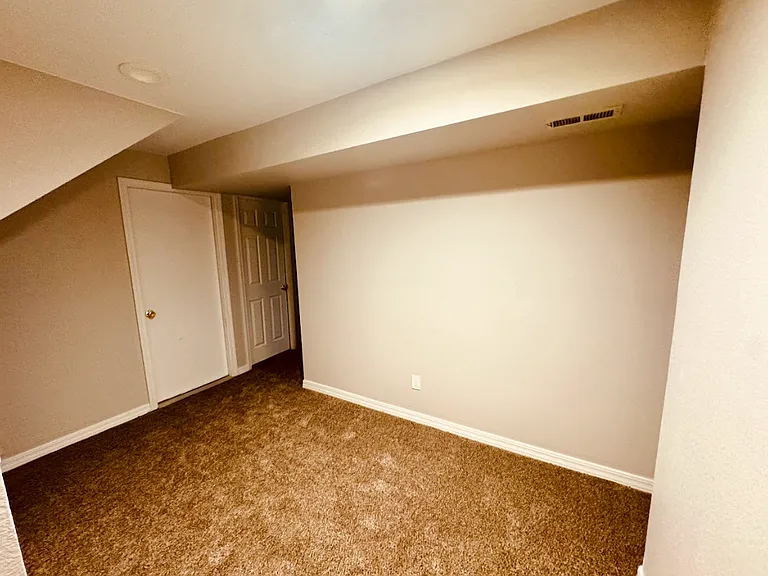 1141 James Ct — Photo 17