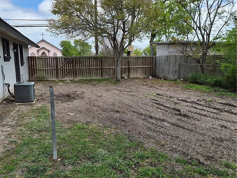 2937 Gollihar Rd #1 — Photo 30
