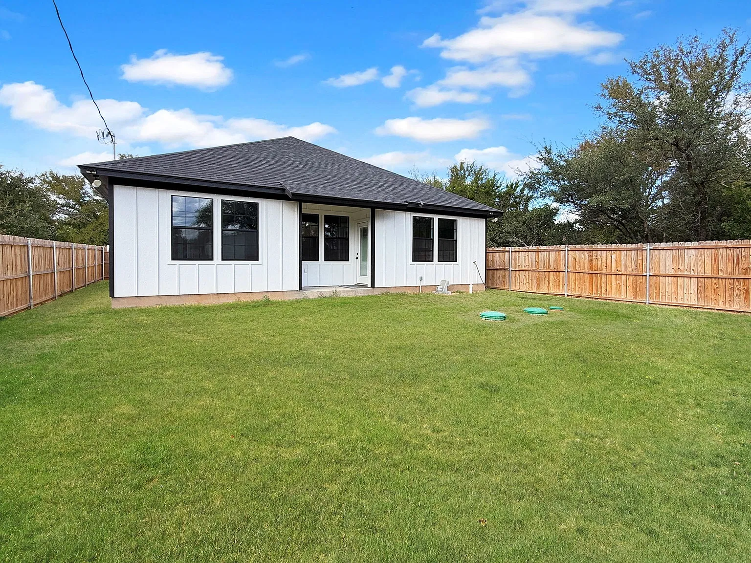 3 bed, 2.0 bath, 1546 sqft, $2,500 — Photo 2