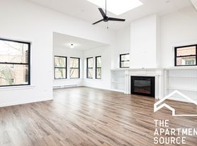 1428 W Jonquil Ter