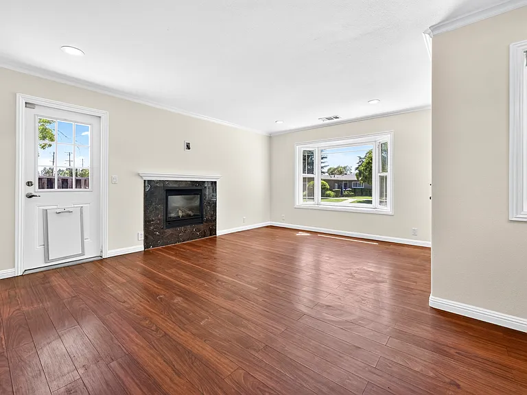 488 Jensen St — Photo 11