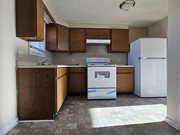 2nd image of 212 E Fairfax St