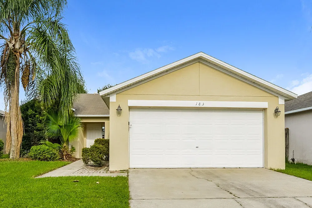 3 bed, 2.0 bath, 1435 sqft, $2,325 — Photo 1