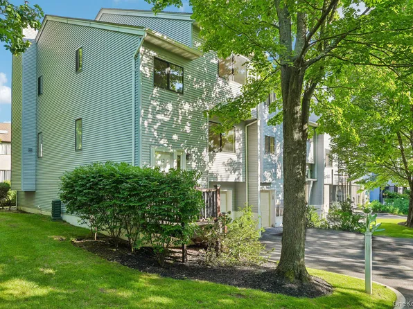 12 Evan Court, Nanuet, NY 10954