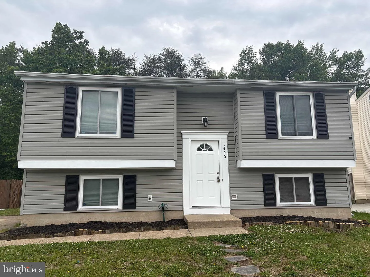 4 bed, 2.0 bath, 1606 sqft, $3,000 — Photo 2