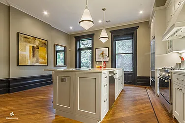 Rented by Dixon Advisory USA Inc.