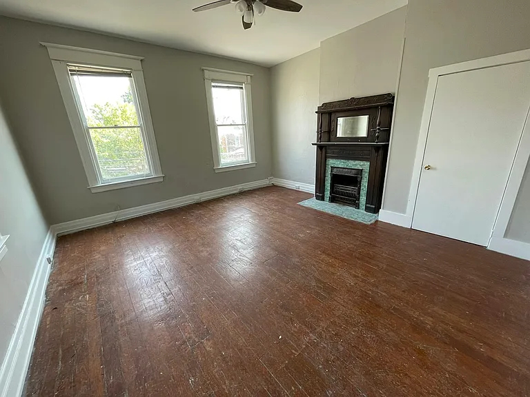 Large Front 2nd Floor Bedroom