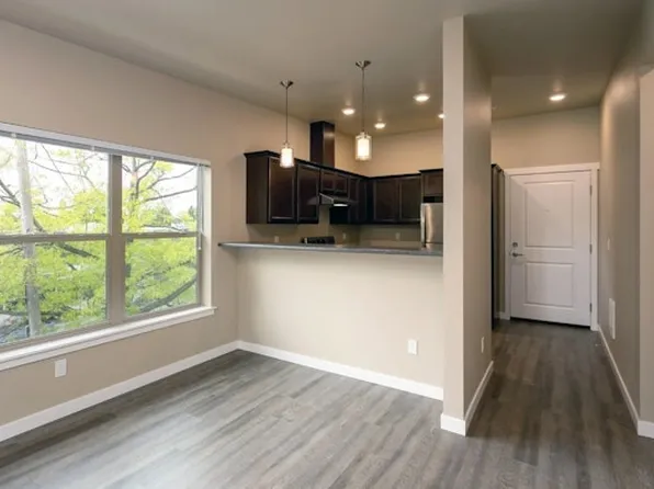 One Month Free, Broadway Station Apartments