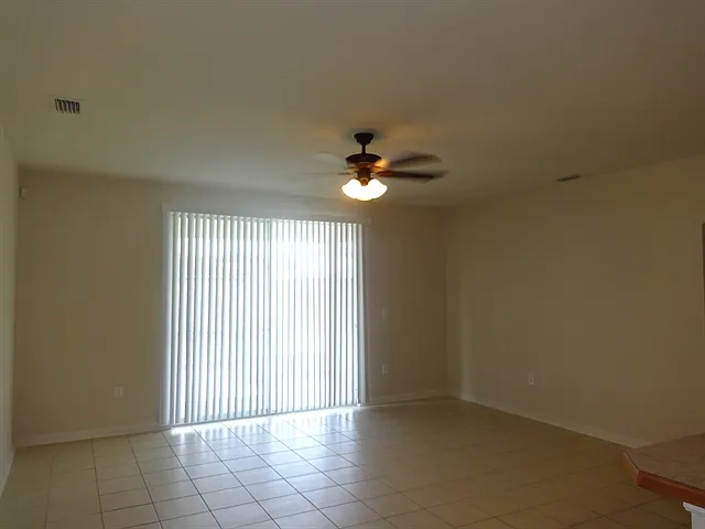 810 Dunkirk Ave NW — Photo 4