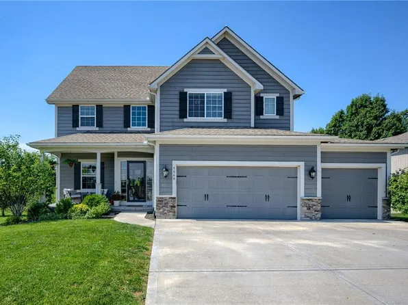 5860 Thousand Oaks Dr, Parkville, MO 64152