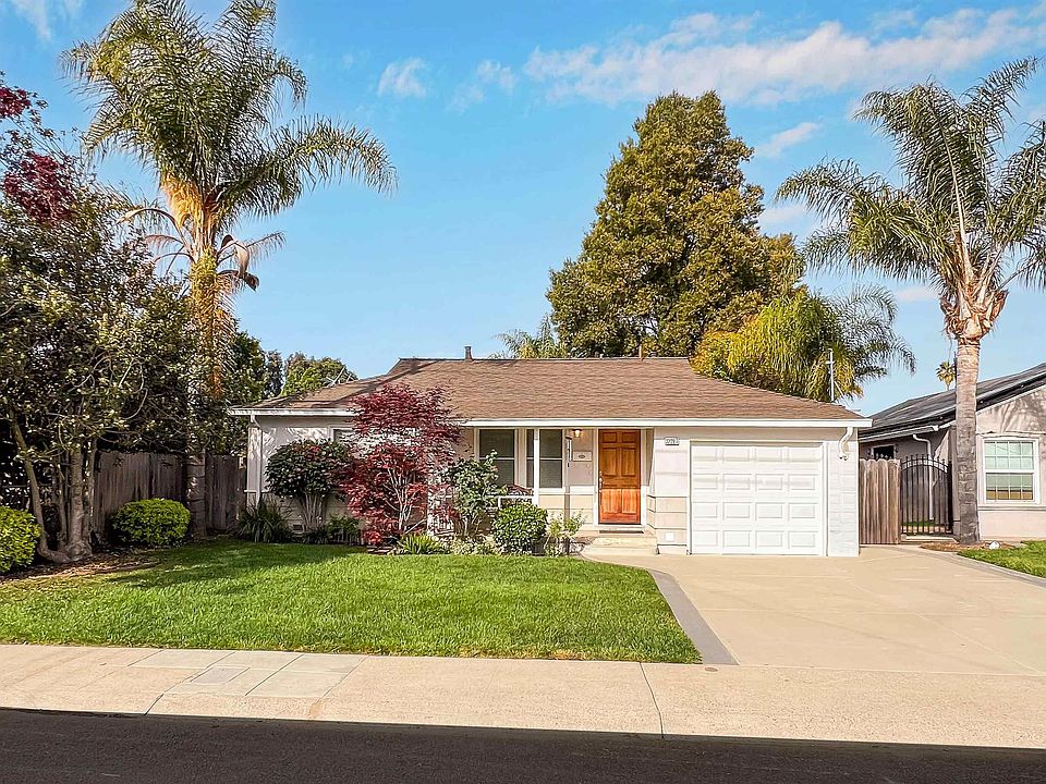 1st image of 32287 Ithaca St