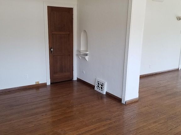 3rd image of 855 S Shenandoah St APT 4