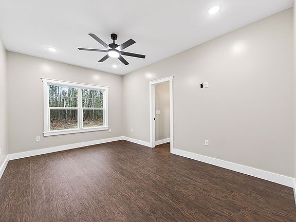 3rd image of 304 Georgee Rd