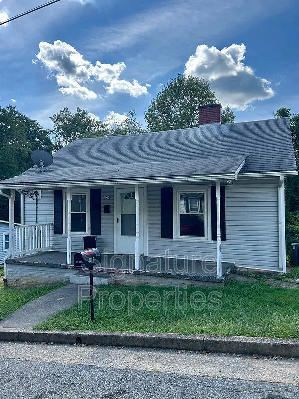 2 bed, 1.0 bath, 768 sqft, $900 — Photo 1